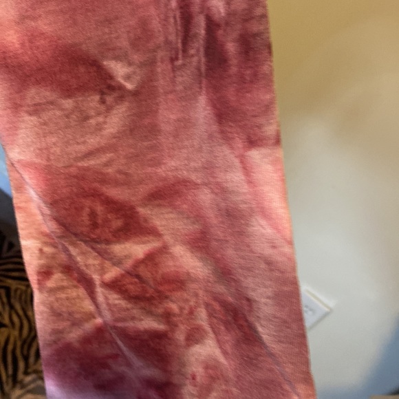 NWT WOMEN’S BURGUNDY BEBE TIE-DYE JOGGING SET - Picture 9 of 16